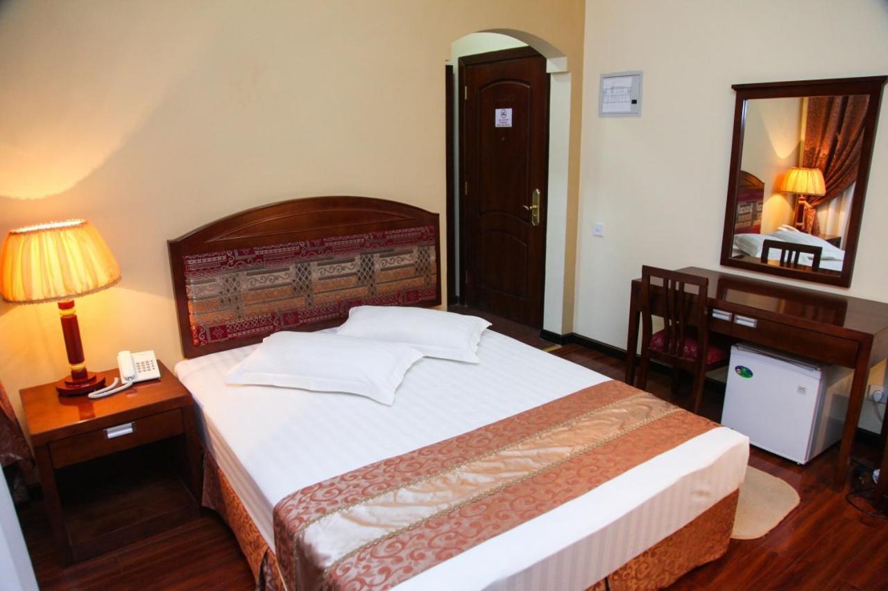 Hotel Kamelot Bukhara Esterno foto